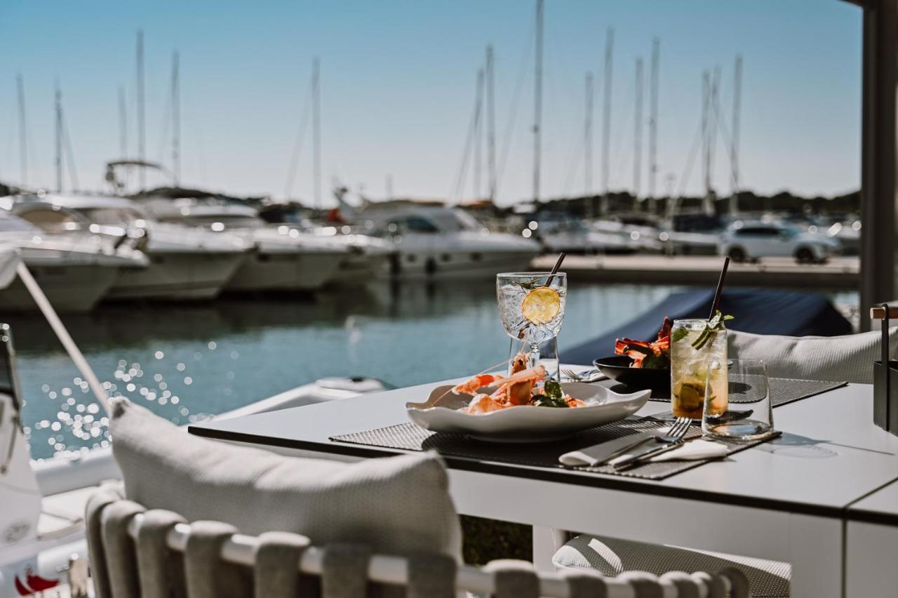 Hotel Stomorin-Marina Hramina Муртер Екстер'єр фото