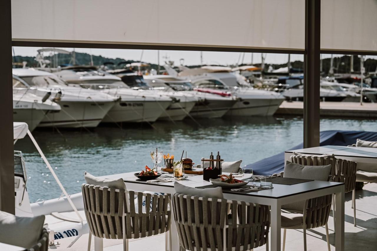 Hotel Stomorin-Marina Hramina Муртер Екстер'єр фото